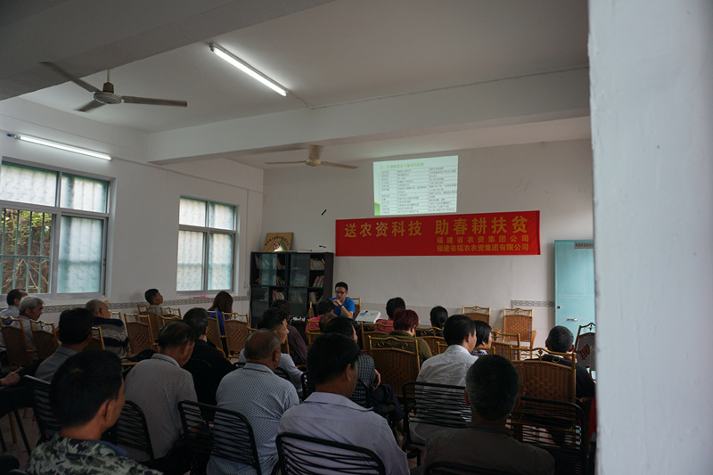 省農(nóng)資集團婦女小組參加“送農(nóng) 資科技助春耕扶貧”活動