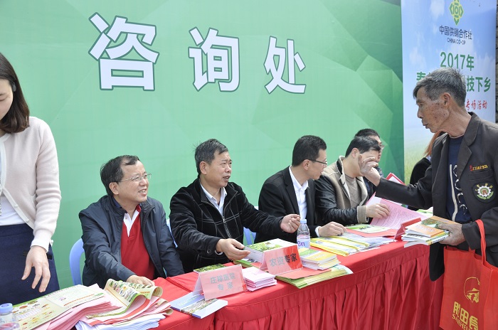 福農(nóng)莊稼醫(yī)院春耕農(nóng)資科技下鄉(xiāng)進(jìn)平潭