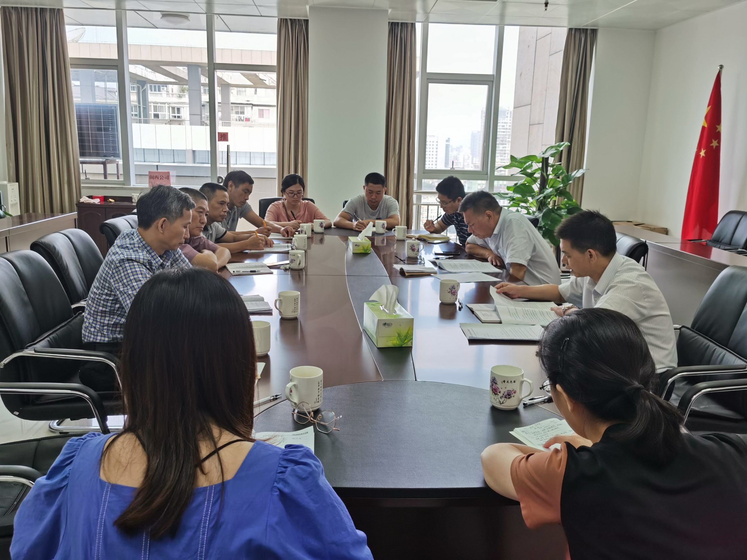 閩西公司組織學(xué)習(xí)《中華人民共和國公職人員政務(wù)處分法》和省社相關(guān)規(guī)定