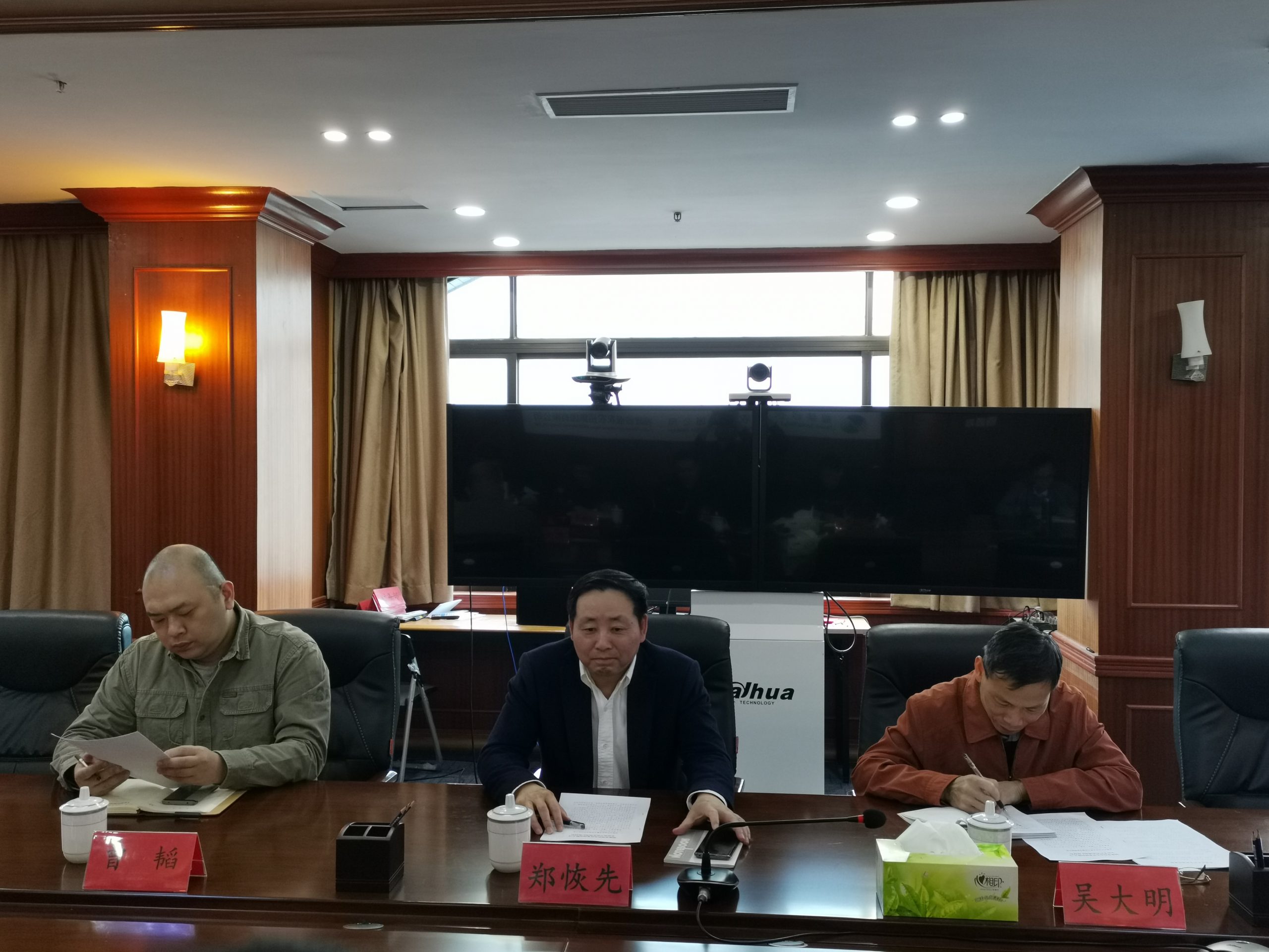 省供銷社紀(jì)檢組長(zhǎng)鄭恢先到集團(tuán)公司開(kāi)展從嚴(yán)治企專題調(diào)研