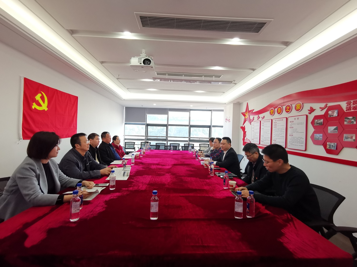 省發(fā)改委服務(wù)業(yè)處到集團(tuán)公司開展主題黨日活動