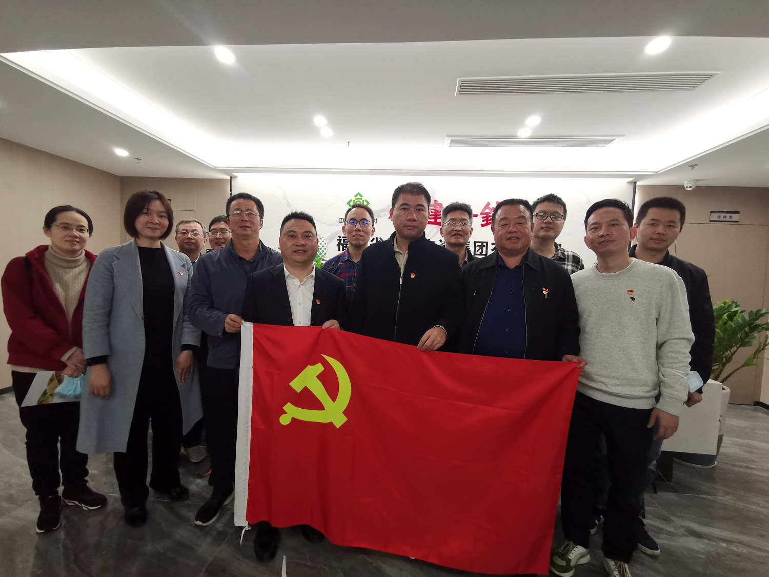 省發(fā)改委服務(wù)業(yè)處到集團(tuán)公司開展主題黨日活動
