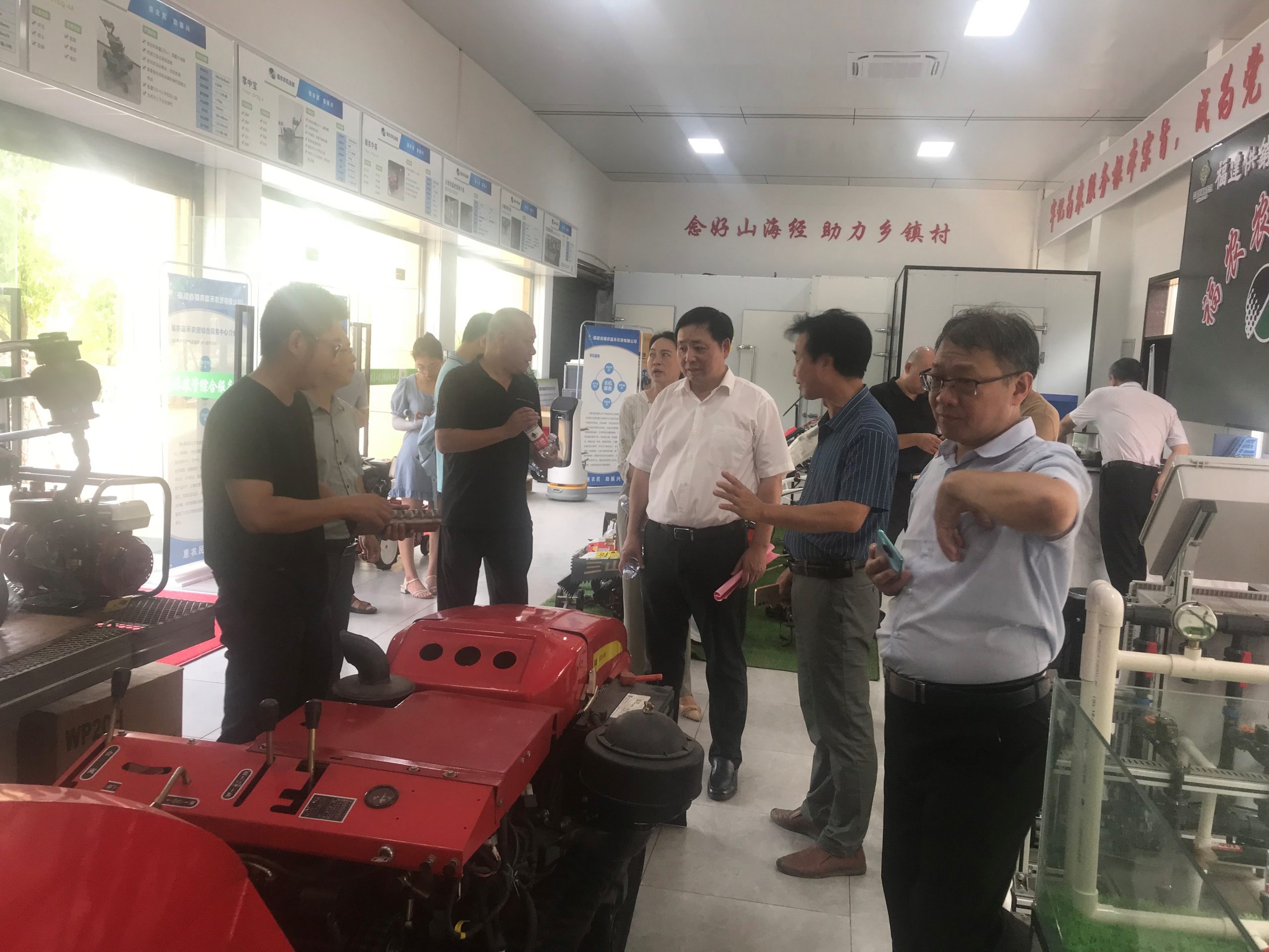 省供銷社一級巡視員鄭恢先到福農(nóng)嘉禾公司調(diào)研農(nóng)業(yè)社會化服務(wù)工作