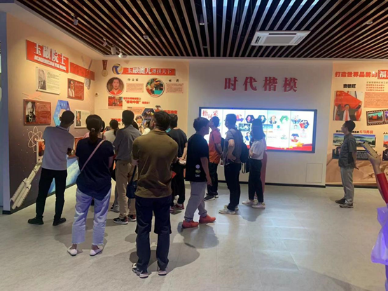 福農(nóng)集團(tuán)黨委開展黨風(fēng)廉政警示教育主題黨日活動(dòng)
