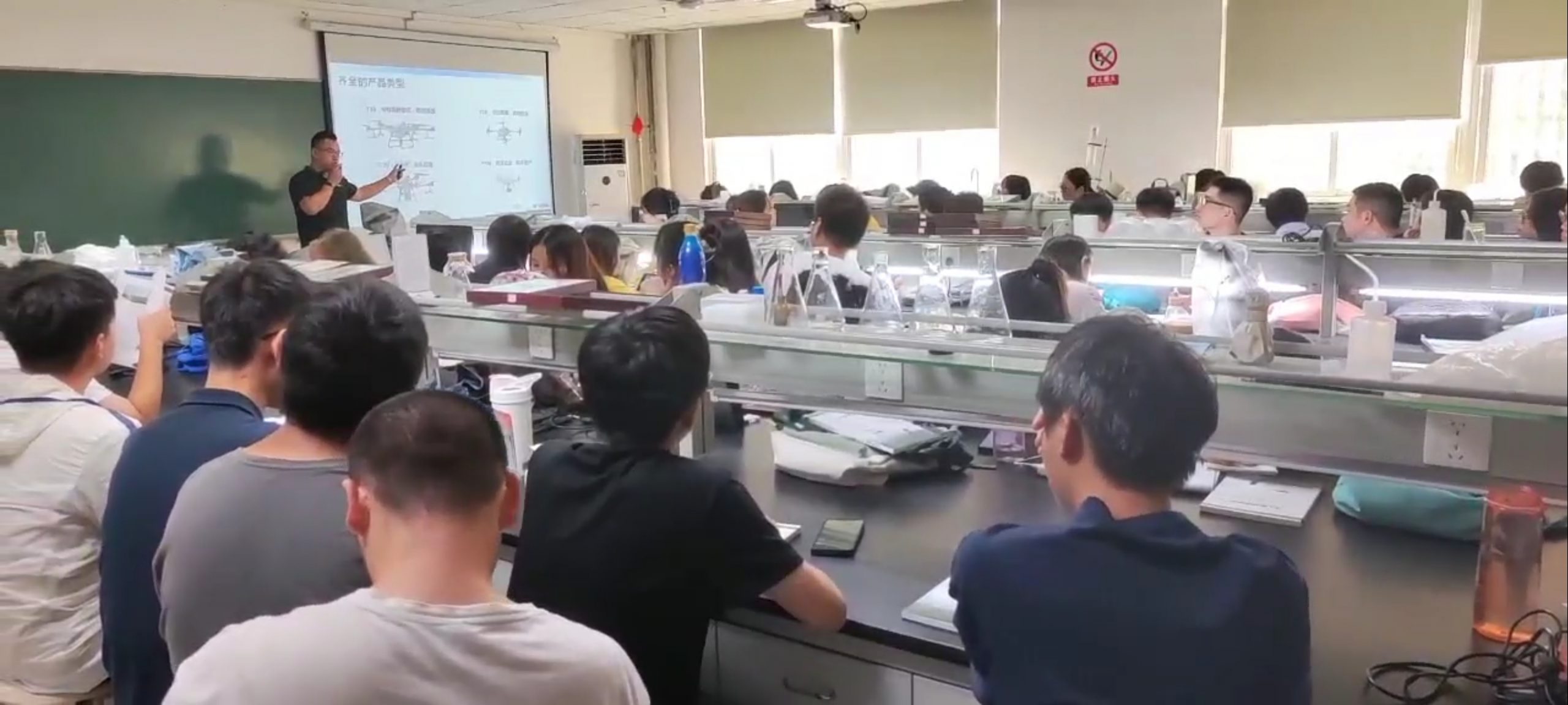 作物公司聯(lián)合福建農(nóng)林大學(xué)開展無人機(jī)校企合作培訓(xùn)
