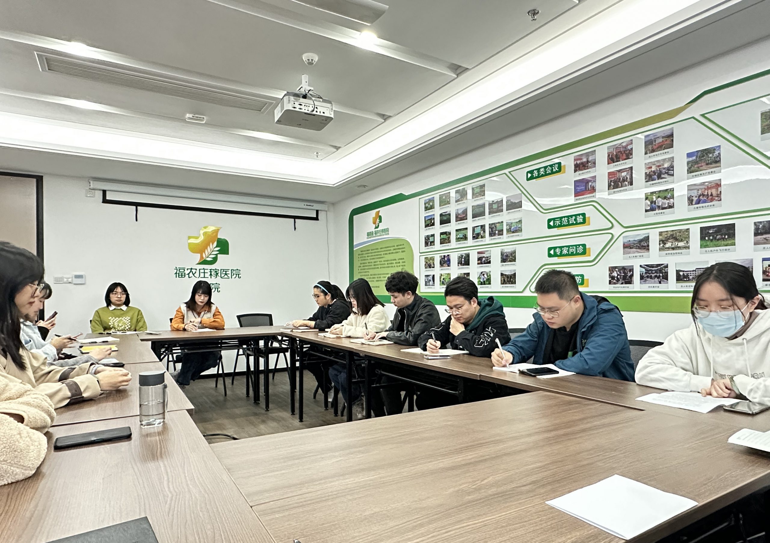 集團公司團支部開展主題教育專題學(xué)習(xí)研討會